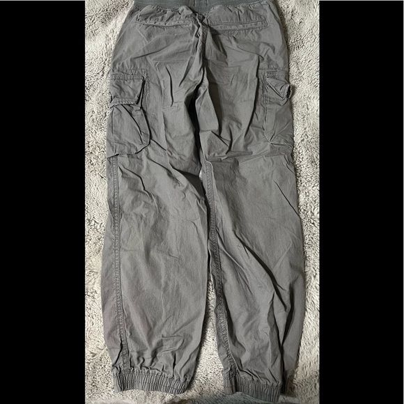 𝅺youth L (10/11) Boy's GAP Gray Cargo Joggers, Cuffed, EUC - Picture 3 of 3